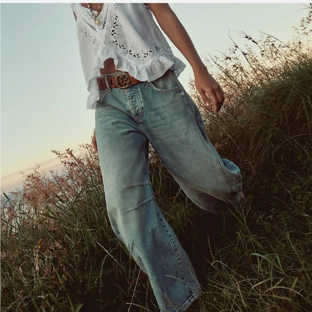 Free People We The Free Barrels
Size 30 
Excellent condition (worn once)